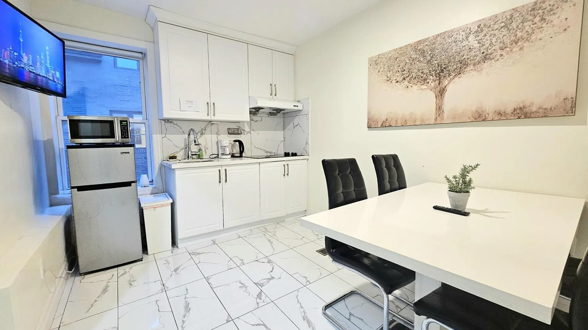 Central Downtown Toronto - Trinity Bellwood Park Apartment