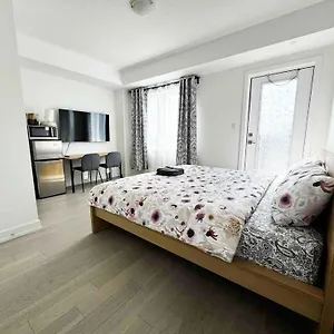  Homestay Modern Private Private Bathroom With King Bed With Tv And Optional Balcony 10 Minutes To Rogers Stadium Midtown Downtown